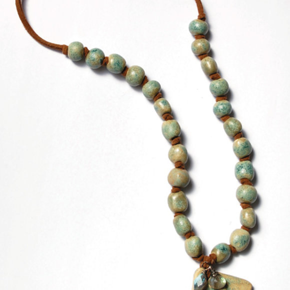 neckbeestones.jpg