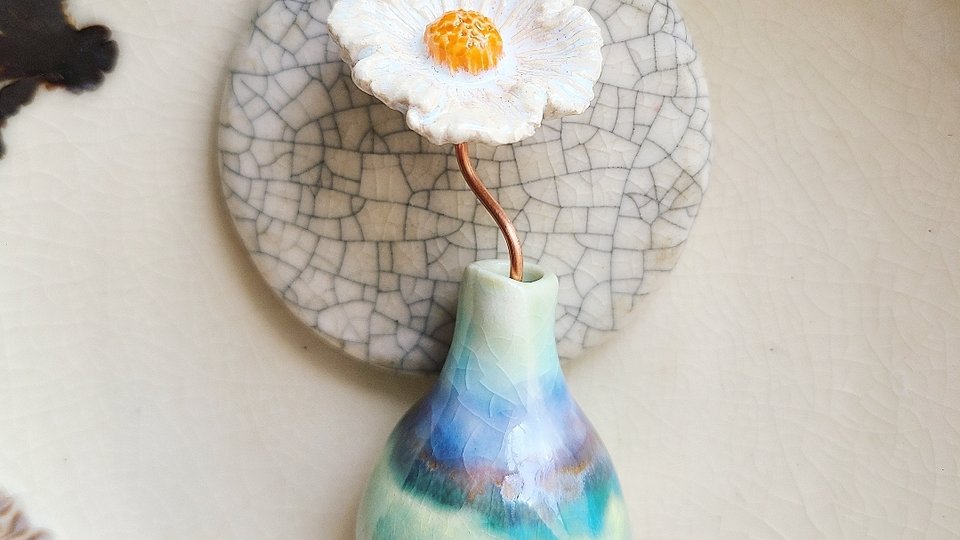 Ojai Wild Flower / Ceramic Mini Vase & Flower